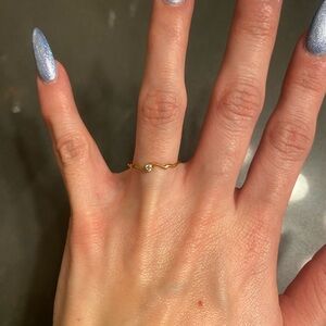 Dainty wavy diamond ring